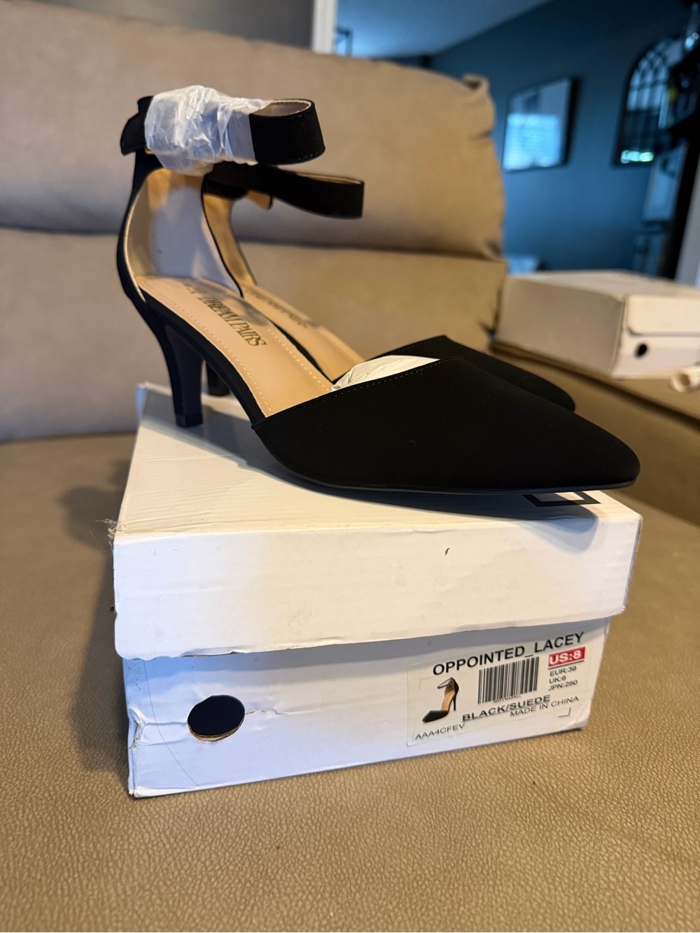 Dream Pairs Black Pointed Ankle-Strap Mid Heels